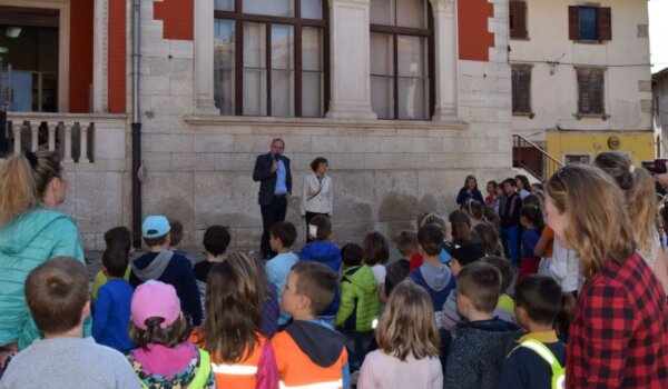 Vodnjan: Male ruke preselile knjige u novu knjižnicu