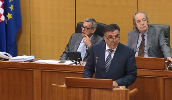 Demetlika: Klub IDS-a, PGS-a i RI-a neće podržati lex LNG