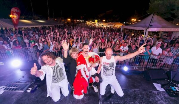 Publika i Queen Real Tribute Bend pjevali We are the Champions