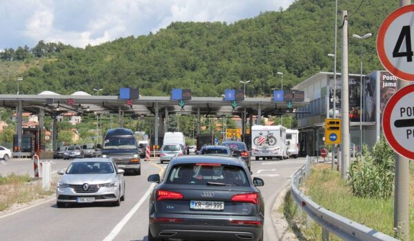 HTZ će turistima dijeliti vodu na najfrekventnijim graničnim prijelazima