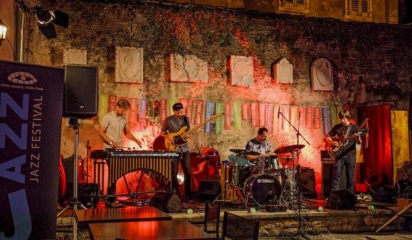 Bijeg iz gužve: Opuštanje uz jazz u središtu Poreča