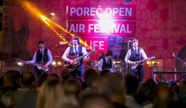 Glazba i energija Beatlesa sinoć razdragali Porečane, riva otpjevala koncert