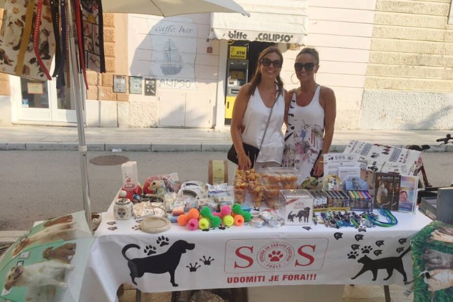 Akcija Udruge SOS Šape kod Trga slobode u Poreču
