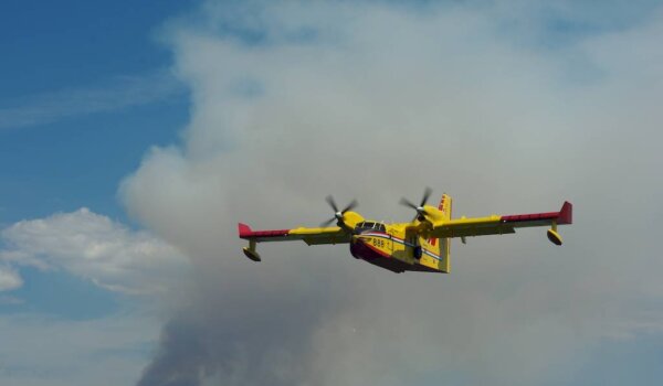 Kanaderi gasili požar kod Buja