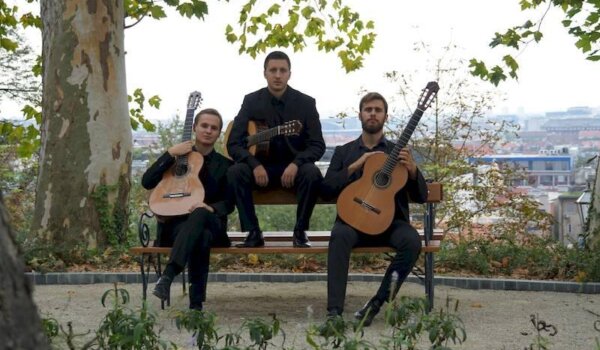 Mladi hrvatski gitaristički Trio Evocación priprema bogat repertoar za večerašnji nastup u Eufrazijani