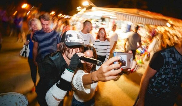 Uz žestoke rokerske ritmove Red Hot Chili Peppers Real Tribute benda počeo vikend u Poreču