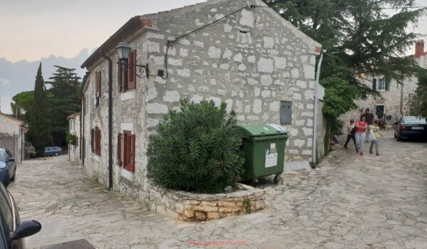 U požaru u Vrsaru dvoje ozlijeđenih