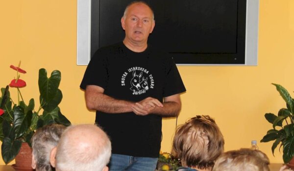 Davor Šišović u porečkom Domu za starije i nemoćne predstavio "Istarski besidarnik"