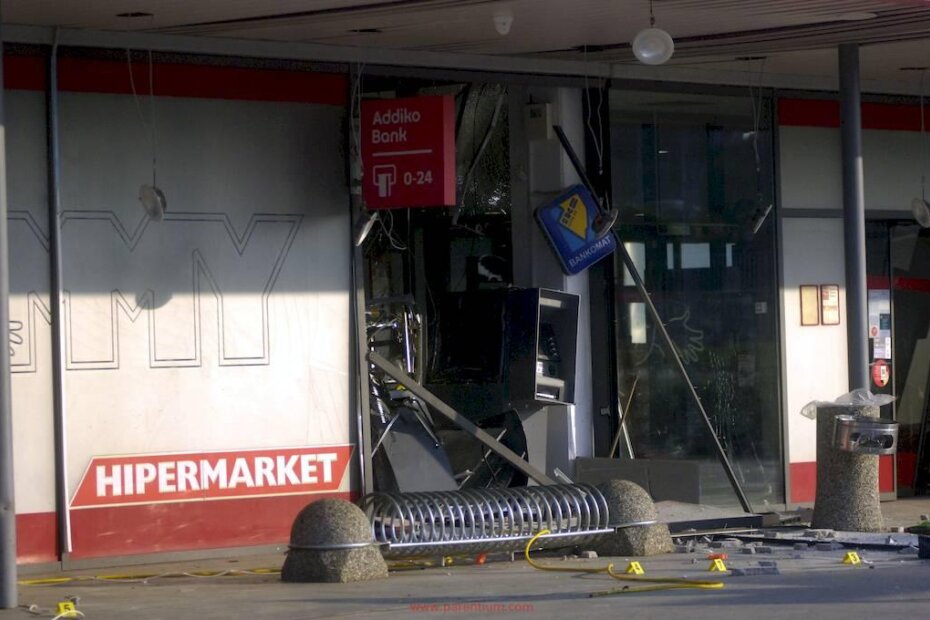 Tar: Počinitelji pljačke bankomata nisu otkriveni, u pritvoru dvojica policajaca