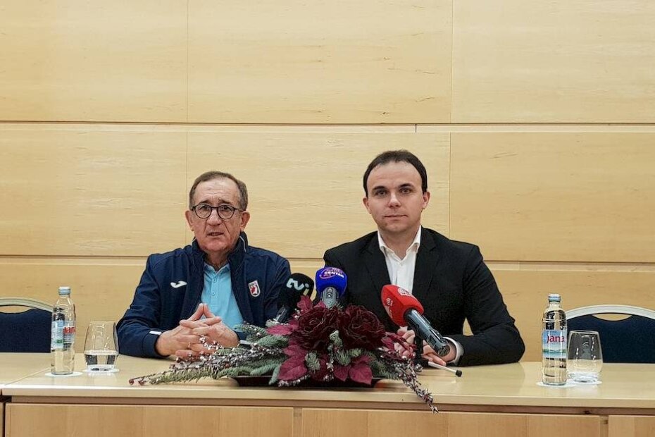 Izbornik hrvatske rukometne reprezentacije Limo Červar i porečki gradonačelnik Loris Peršurić