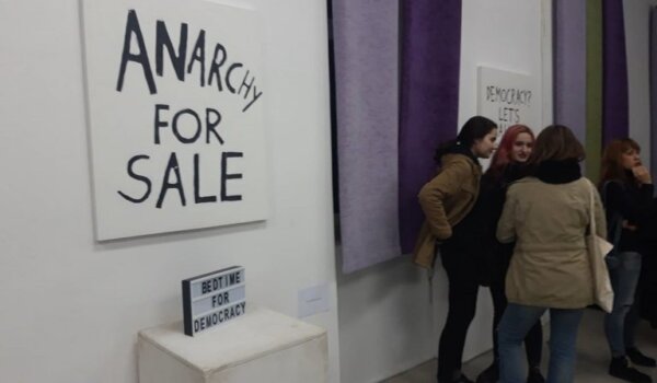 U Puli otvorena izložba 'Demokracija' Marka Vojnića Gina