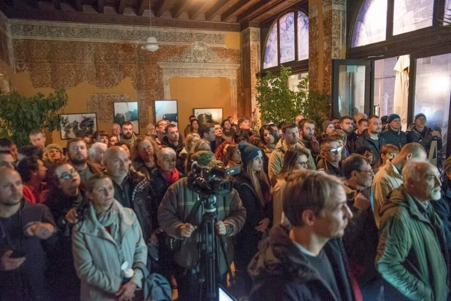 Okupljanje u Galeriji Cvajner
