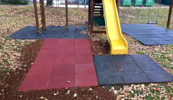 Nove podloge i sanacija opreme na porečkim dječjim igralištima