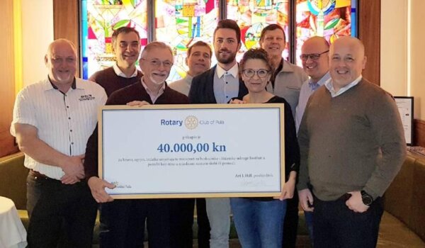 Rotary Klub Pula prikupio 40.000 kuna za beskućnike