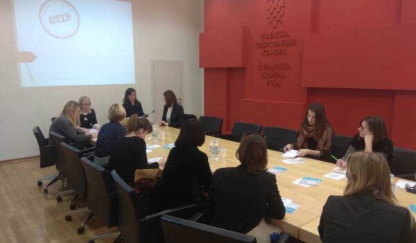 U Puli održana tribina 'Jezik u službi poslovanja'