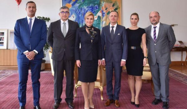 Predsjednica primila izaslanstvo Auto kluba "CroDakarTeam"