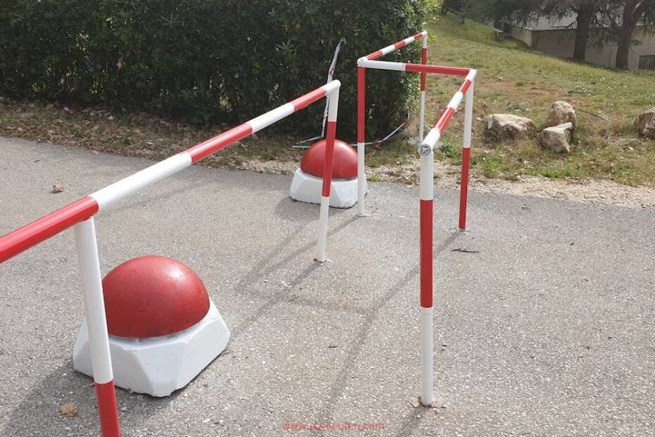 Nedavno obojena ograda ne propušta bicikliste