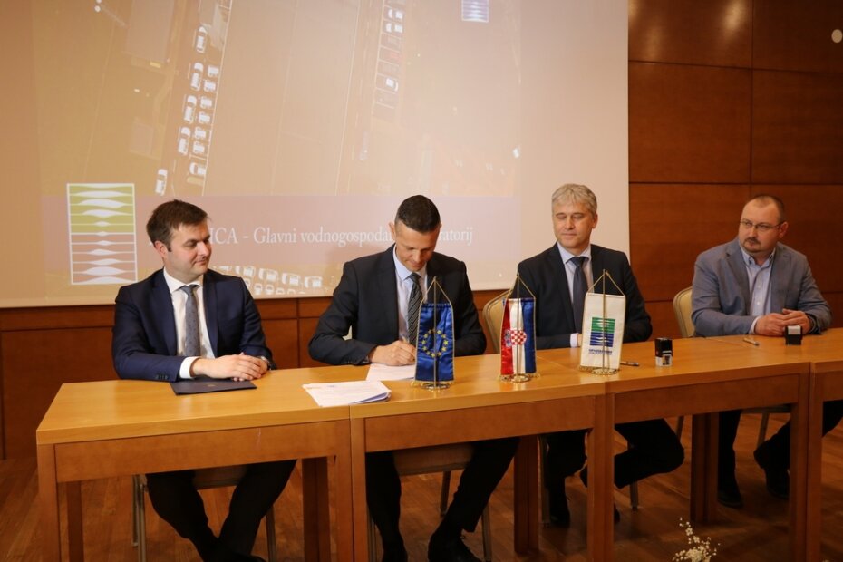 Potpisivanje ugovora na Plitvičkim jezerima