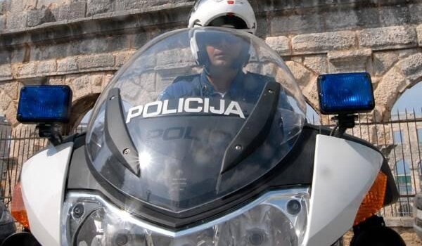 Stižu novi zakoni, više kazne za vožnju bez pojasa i nepoštivanje sigurnosnog razmaka