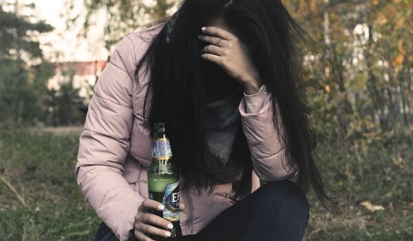 Osobe ovisne o alkoholu ne mogu same prestati s pijenjem