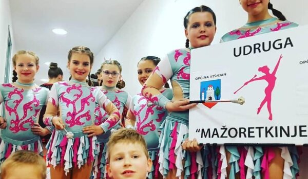 Mažoretkinje ViVi u Sloveniji osvojile medalje u pet kategorija
