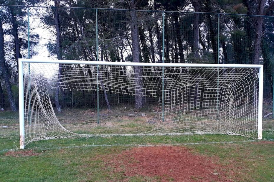 Uništena mreža na igralištu NK Višnjana
