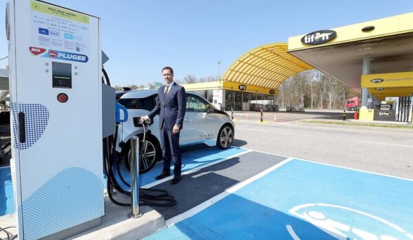 Tifon otvorio prve brze punionice e-vozila na hrvatskim autocestama