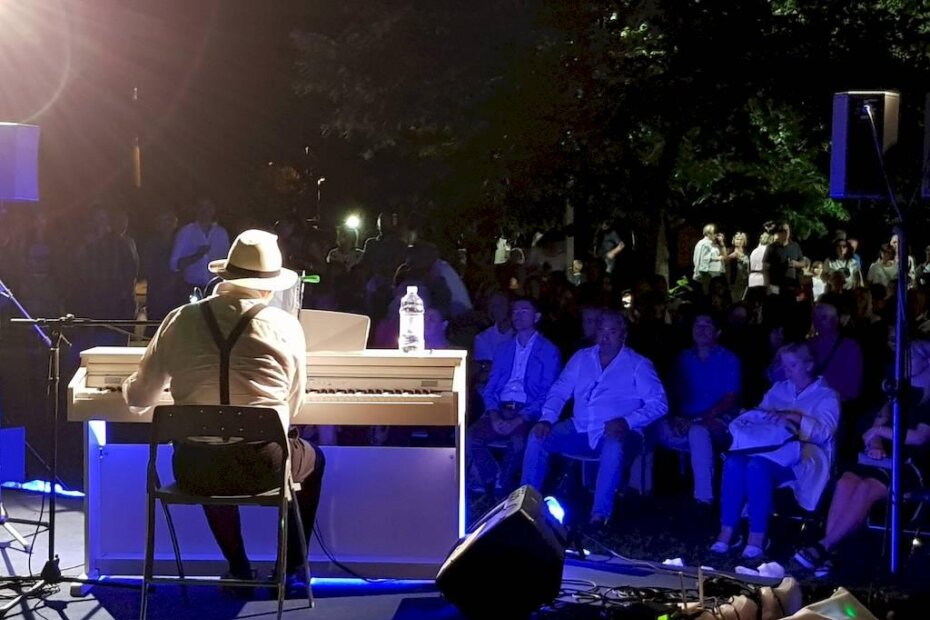 Prvi koncert Romance & Wine u Kašteliru