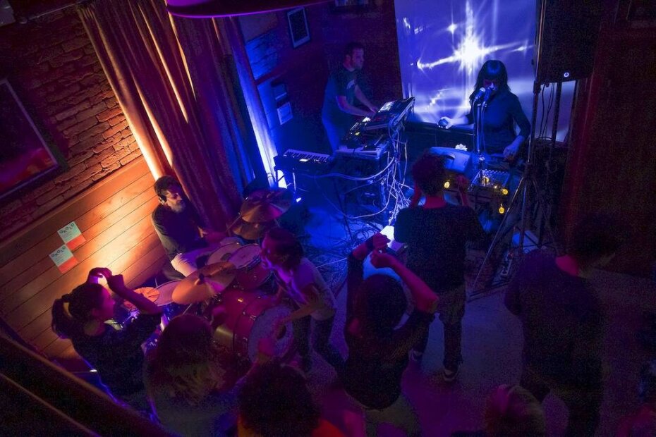 Letronika otvorika OKOLO u Corneru, Foto: Kristian Macinić