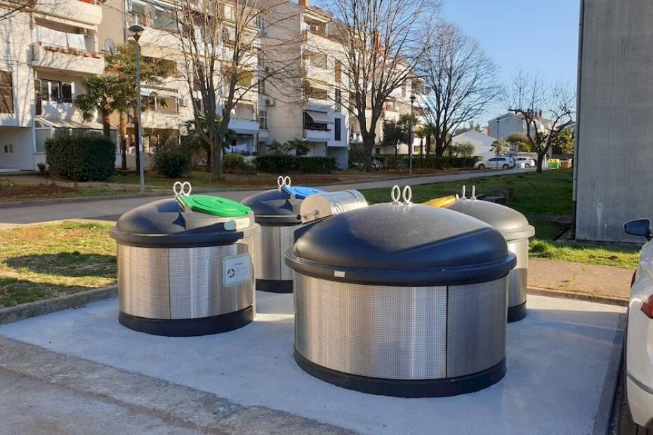Polupodzemni spremnici za otpad u Poreču (arhiva)