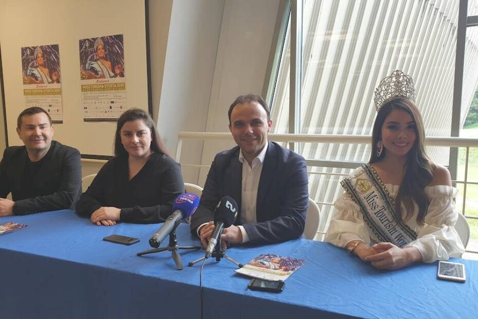 Boris Kosmač, Ajna Temimović, Loris Peršurić i kolumbijka Andrea Gutierrez, aktualna Miss turizma svijeta