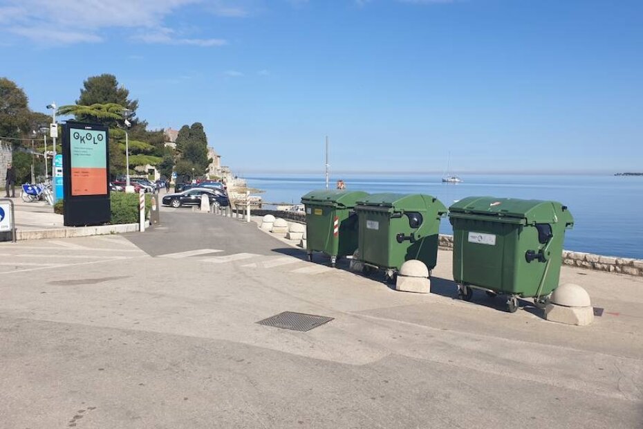 Zamjenski spremnici postavljeni na pješačkom prijelazu
