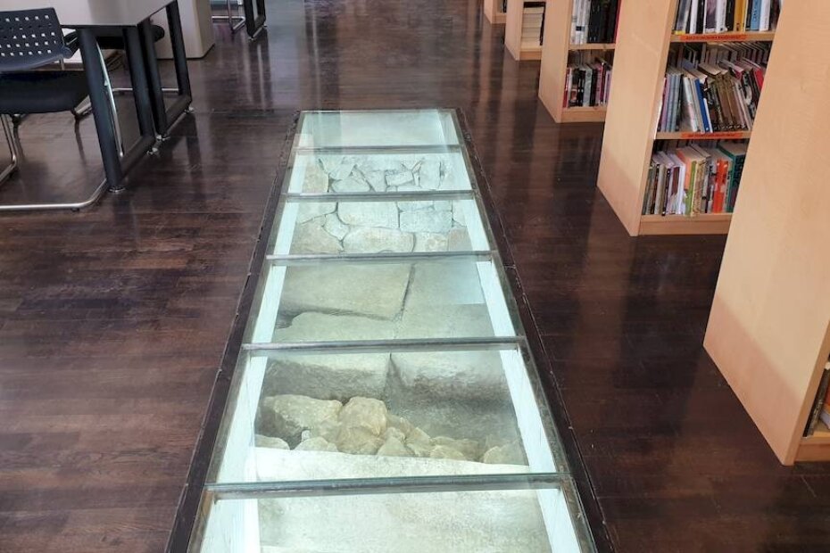 Antika na dlanu - arheološki nalaz u podu knjižnice