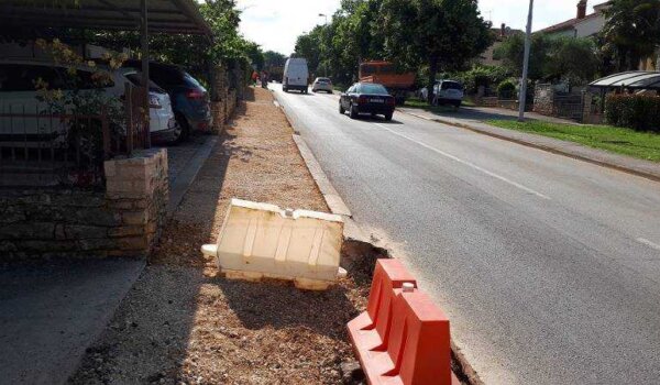 Novi parking u Grožnjanskoj, pješačke površine u naseljima Špadići i Čimižin i zamjena tabela s nazivima ulica