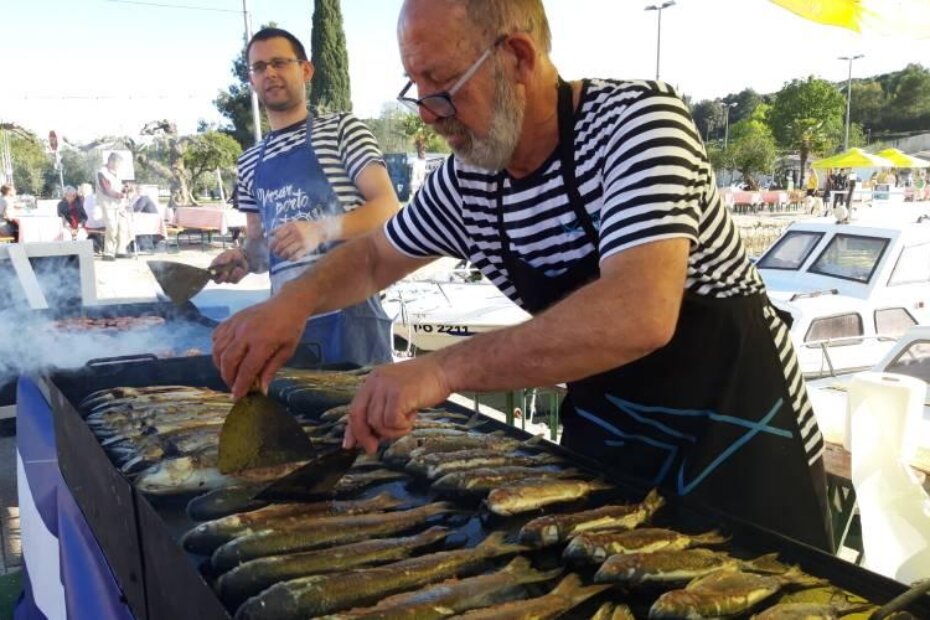Prizor s ribarske fešte u Vrsaru