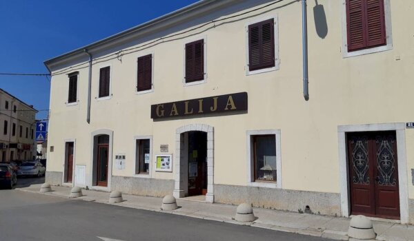 Boje ljeta - izložba Slavice Ezgeta u Galiji
