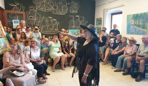 Galija: Otvorena izložba amaterske slikarice i liječnice Slavice Ezgete