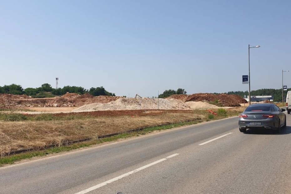 Hrpe zemlje i drugog materijala bit će uskoro uklonjene