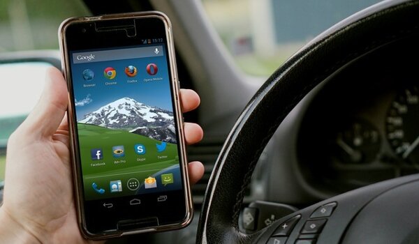 Kazna za telefoniranje u vožnji ipak 1.000 umjesto najavljivanih 1.500 kuna
