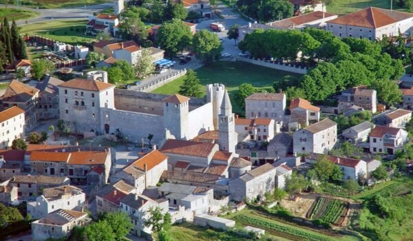 "Zaboravljena baština: drveni oltari u Istri" u Svetvinčentu