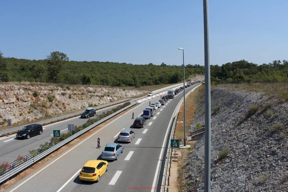 Očekuju se velike gužve u prometu (arhiva)