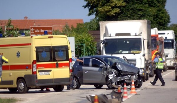 Vozio bez dozvole: U prometnoj u Novigradu ozlijeđeno deset osoba