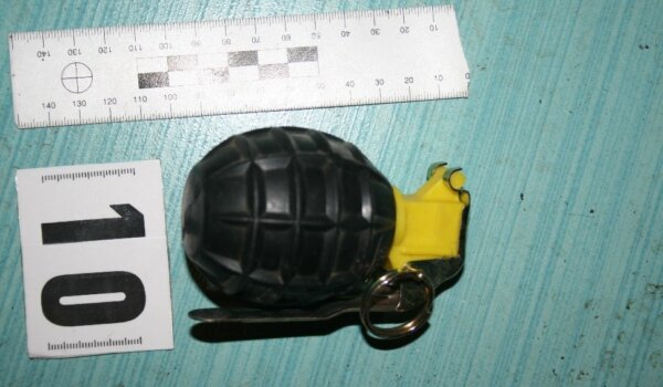 Porečan priveden zbog posjedovanja bombe, pištolja i vojnog eksploziva