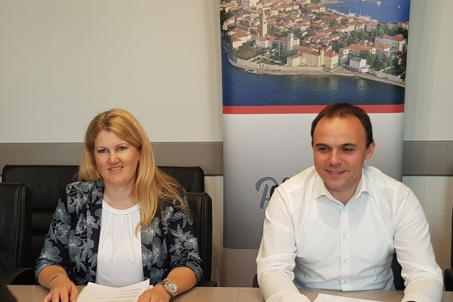 Pročelnica Upravnog odjela za opću upravu i gospodarstvo Morena Mičetić Fabić i gradonačelnik Poreča Loris Peršurić