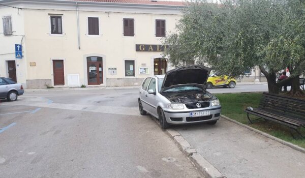 Na Cimarelu se zapalio VW Polo daruvarskih tablica