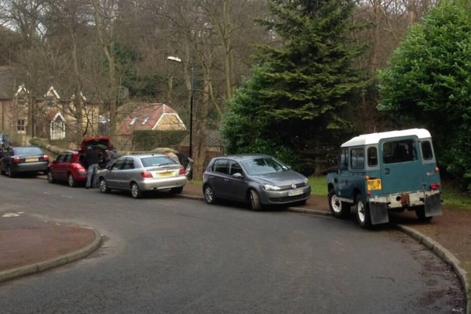 Parkiranje na nogostupu. Foto: Revija HAK