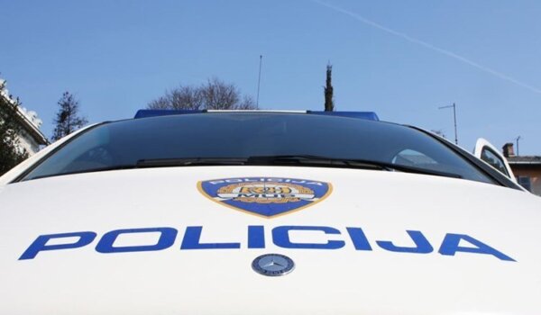 Kad policijski službenici mogu nepropisno parkirati?