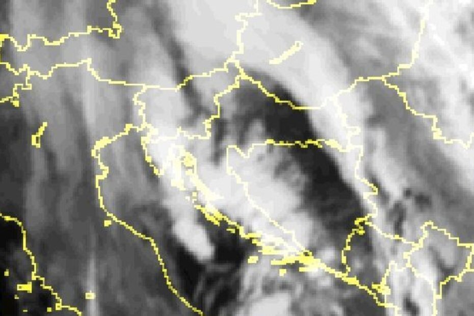 Jutrošnja satelitska snimka otkriva nam oblačnu (oborinsku) prugu koja se proteže preko našeg područja