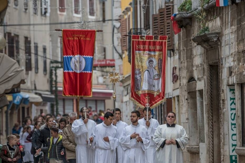 Procesija porečkim ulicama (arhiva)