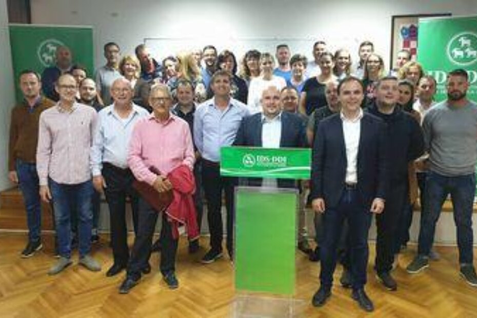 Nositelji i kandidati liste IDS-a u društvu Adriana Jakusa i Lorisa Peršurića (Foto: arhiva)